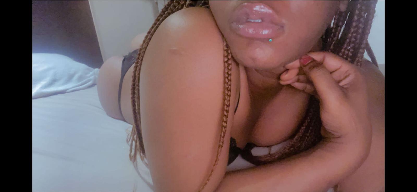 Leeds escort Mia, Black hair, 34C, dress size 8 to 10