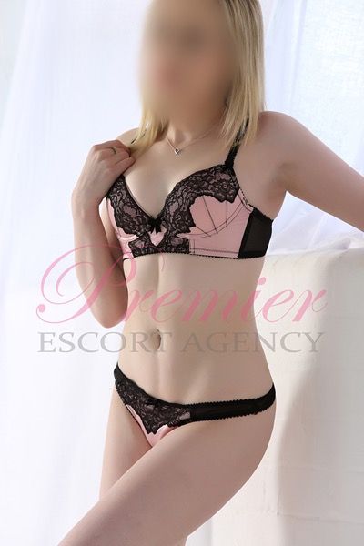 Leeds escort Eve, Blonde hair, 32A, dress size 8
