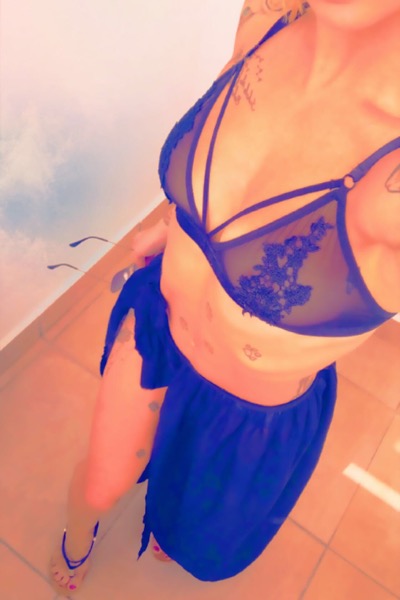 Leeds escort Daisy, Blonde hair, 32B, dress size 6 to 8