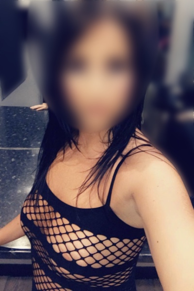 Leeds escort Davina, Brunette hair, 34D, dress size 8