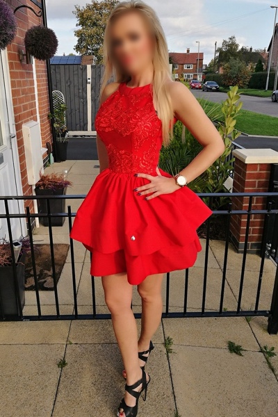 Leeds escort Eve, Blonde hair, 36B, dress size 6 to 8