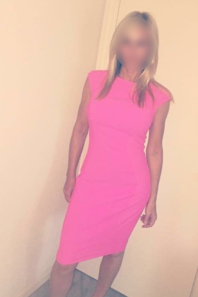 Leeds escort Claire, Blonde hair, 34C, dress size 10